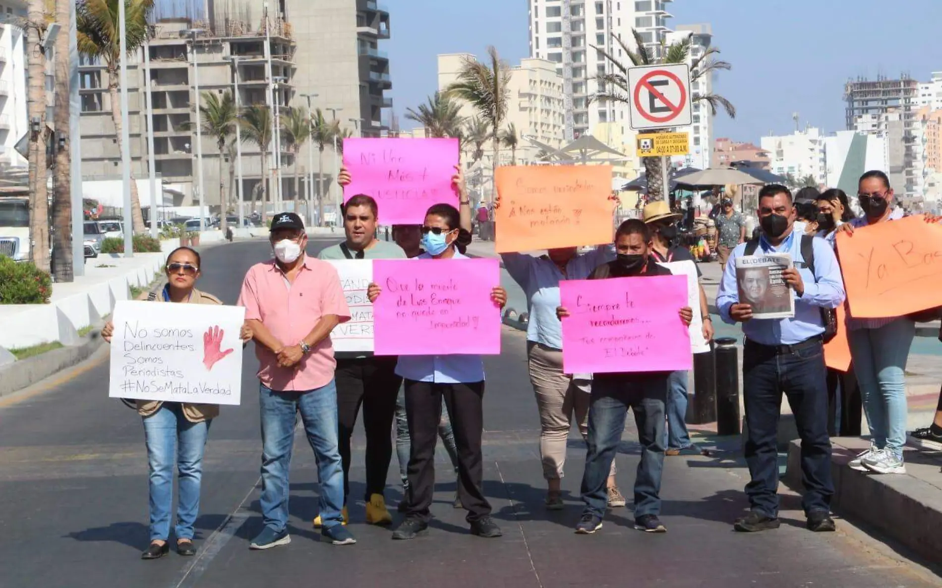 se manifiestan periodistas